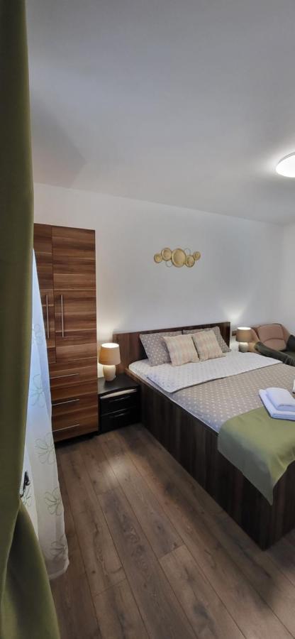 Отель Huesca House Турда Экстерьер фото