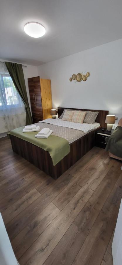 Отель Huesca House Турда Экстерьер фото
