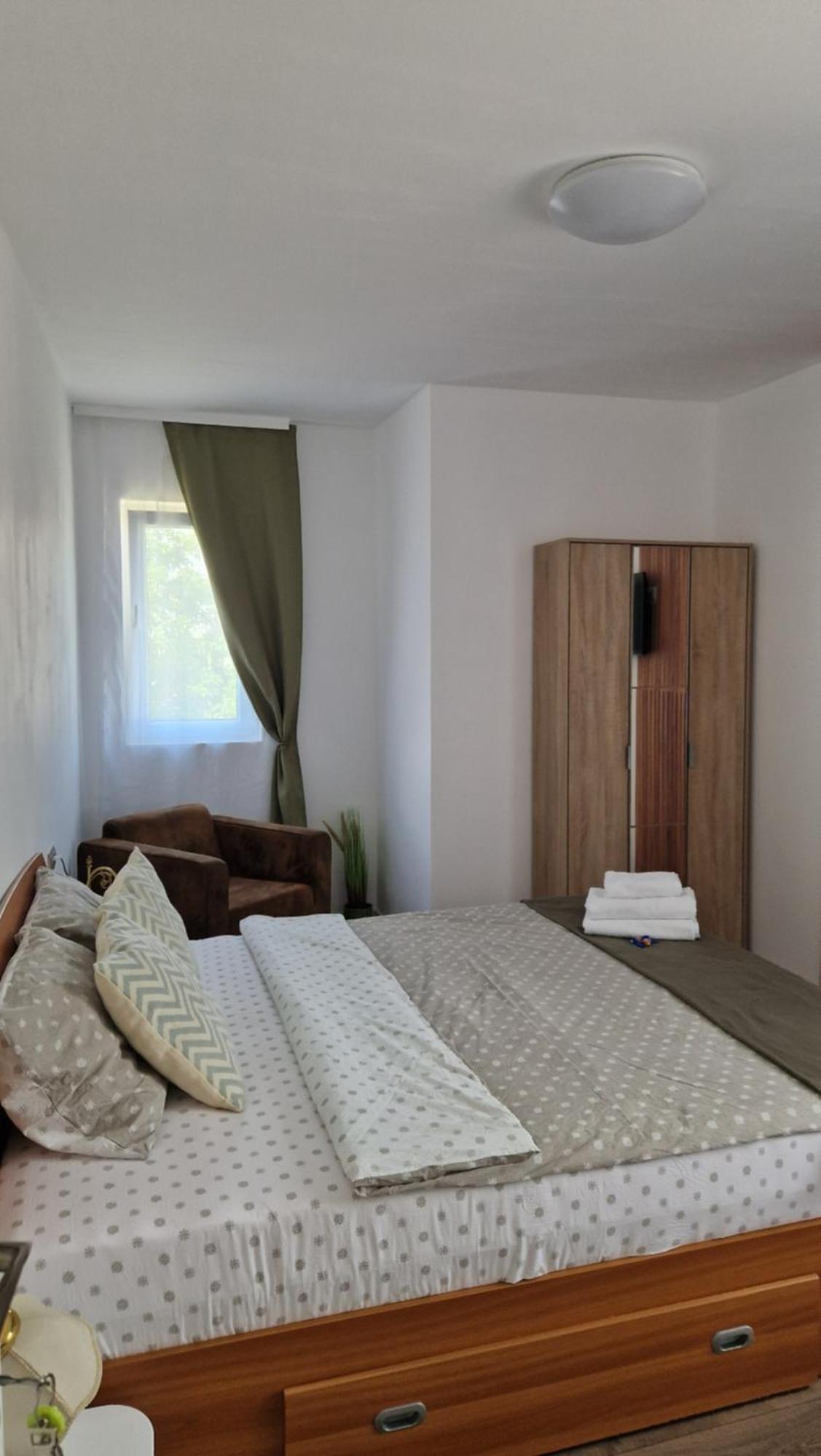 Отель Huesca House Турда Экстерьер фото