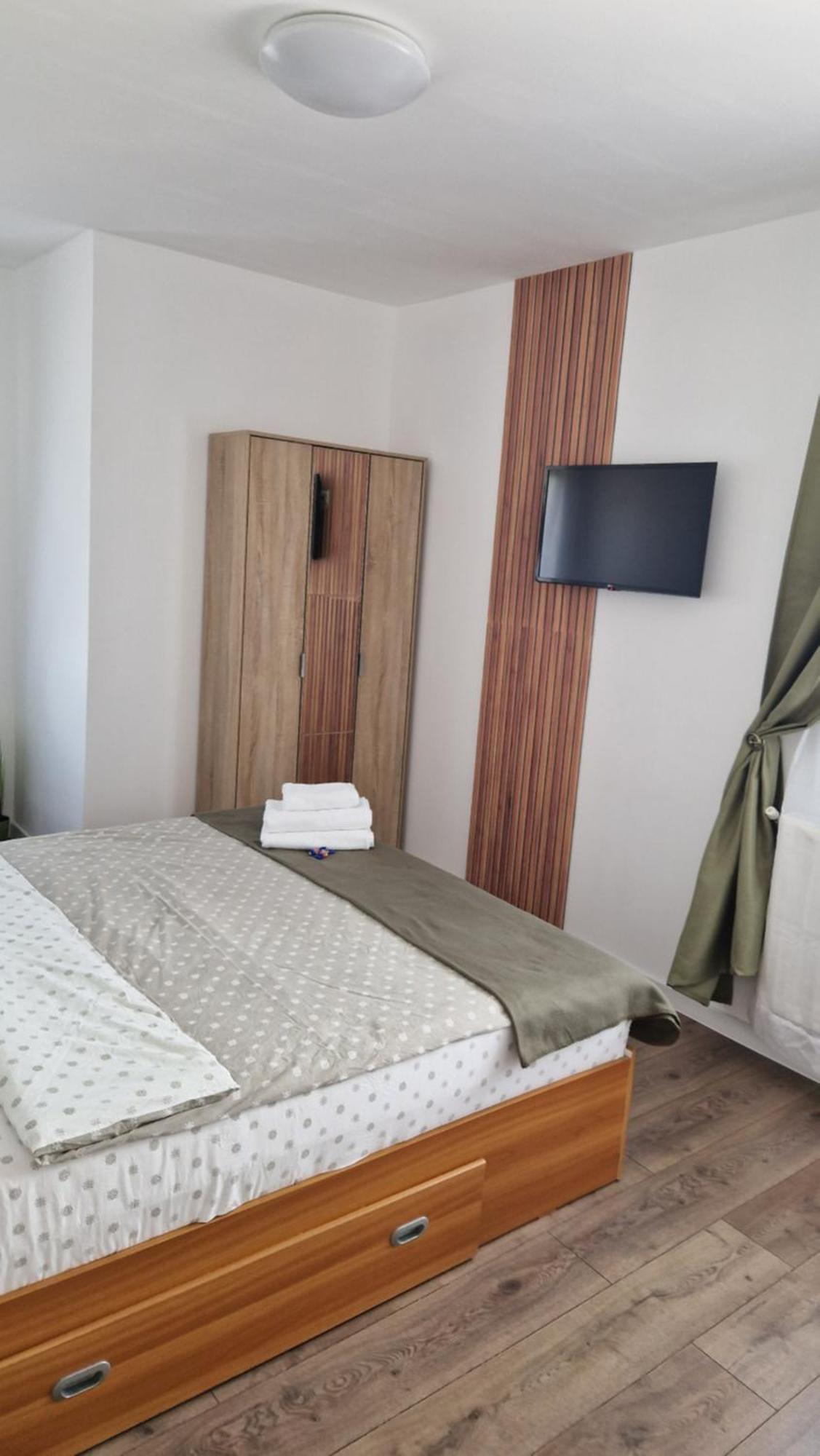 Отель Huesca House Турда Экстерьер фото
