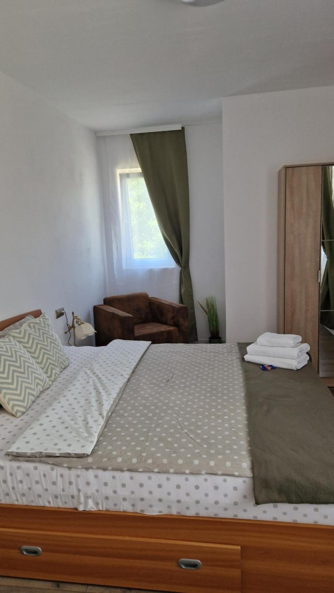 Отель Huesca House Турда Экстерьер фото