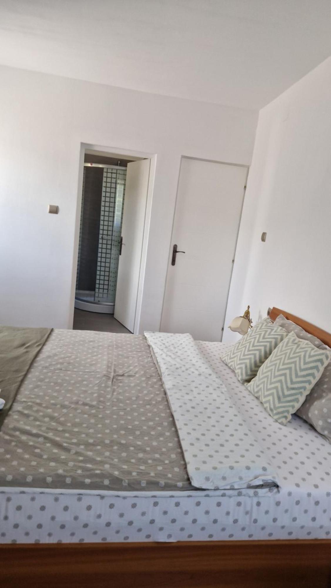 Отель Huesca House Турда Экстерьер фото